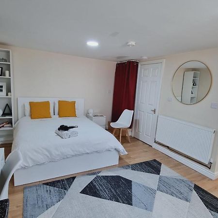 Lovely Studio-Flat With Free Parking, Free Wifi. Leeds  Exterior photo