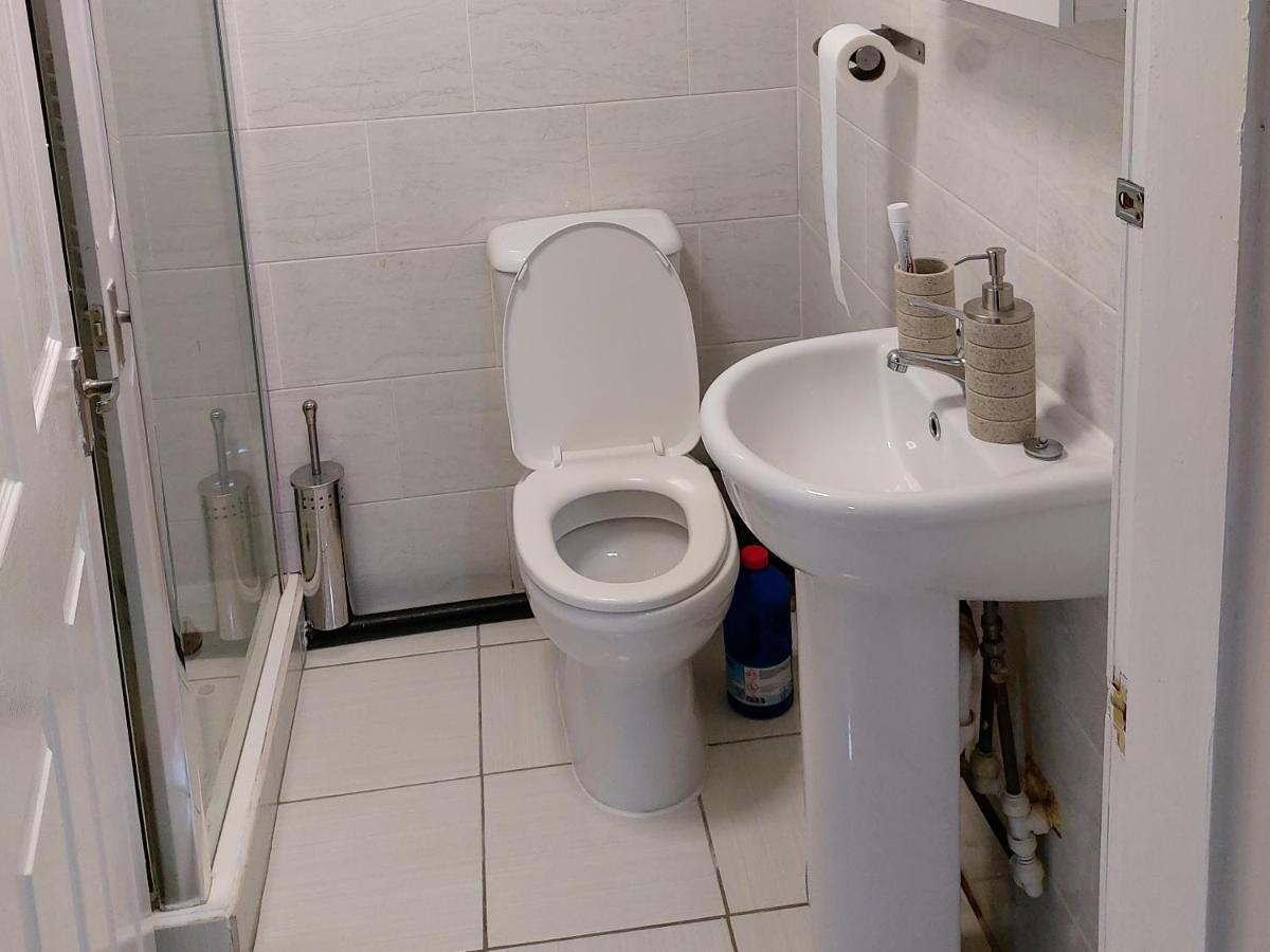 Lovely Studio-Flat With Free Parking, Free Wifi. Leeds  Exterior photo