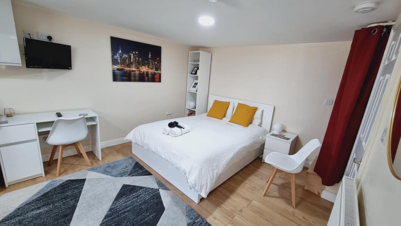 Lovely Studio-Flat With Free Parking, Free Wifi. Leeds  Exterior photo
