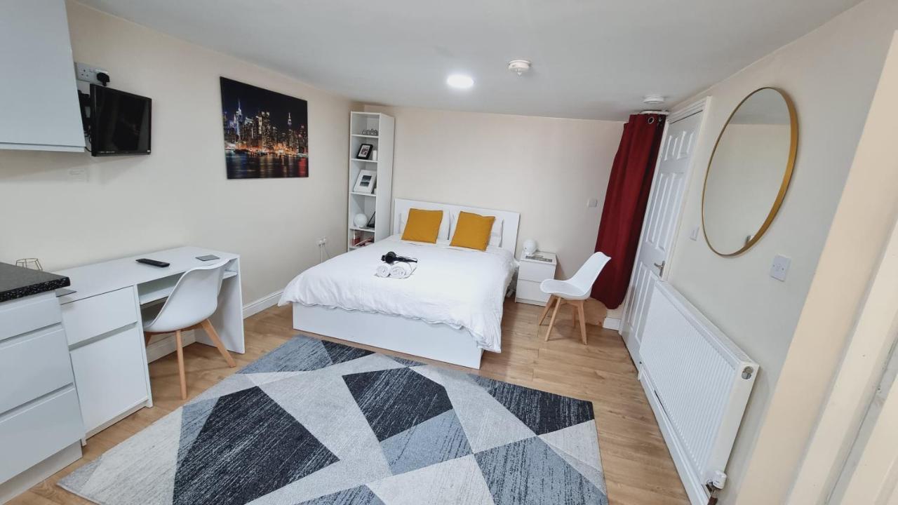 Lovely Studio-Flat With Free Parking, Free Wifi. Leeds  Exterior photo